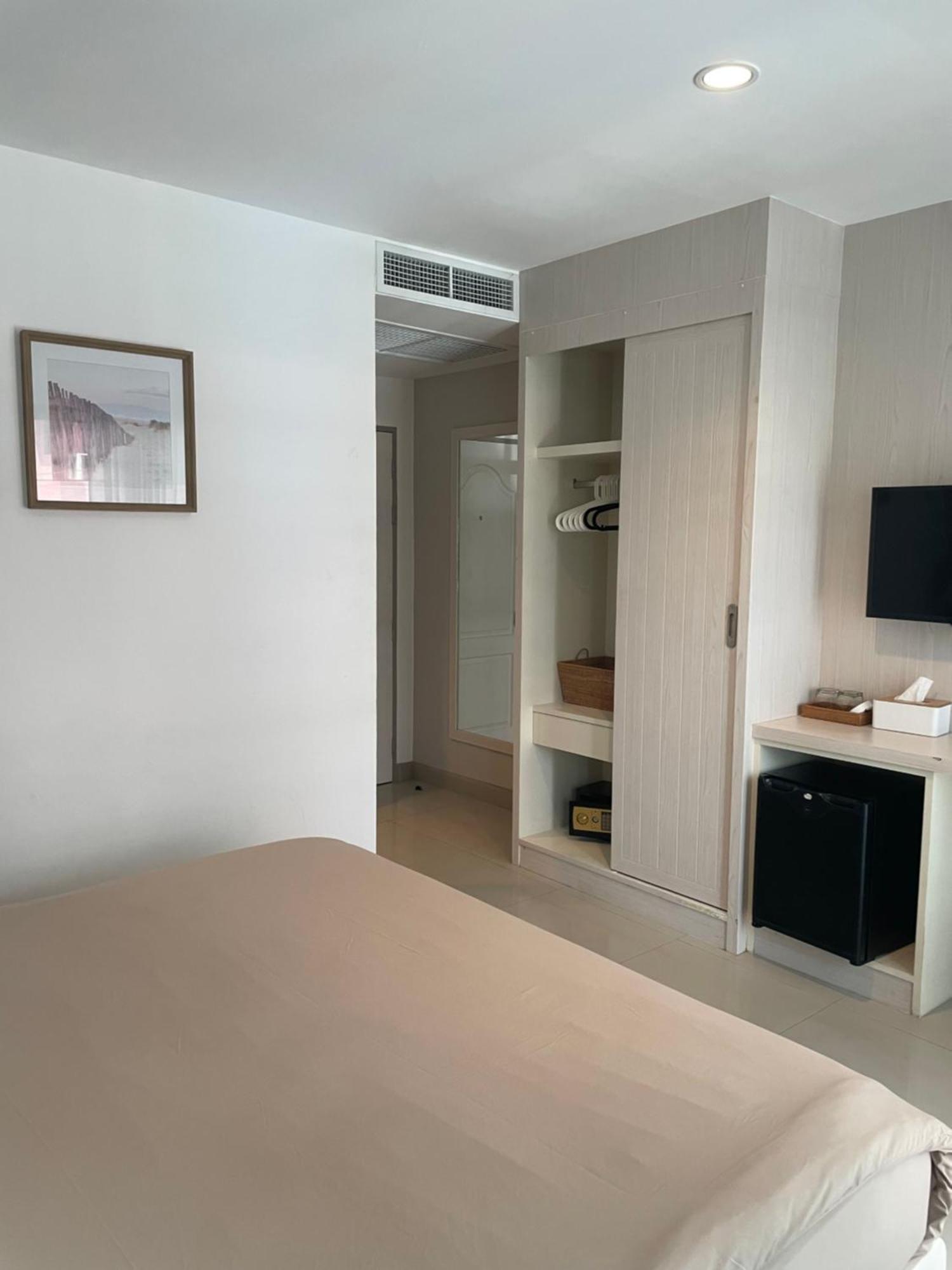 The Room Sansabai Patong Exterior photo